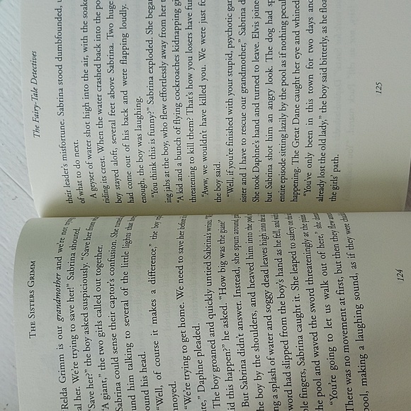 The Sisters Grimm by Michael Buckley - Picture 4 of 6